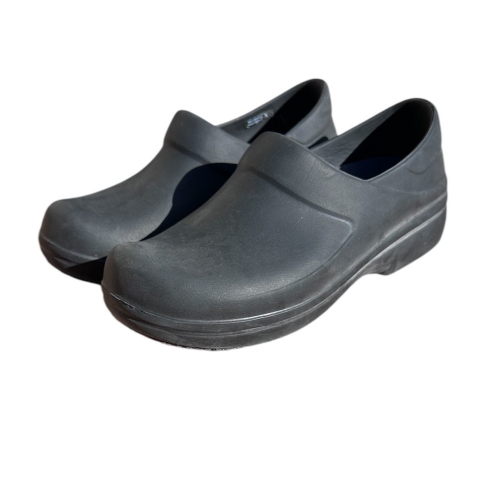 Crocs Matte Black Women’s Neria Pro II Work Clog size 8